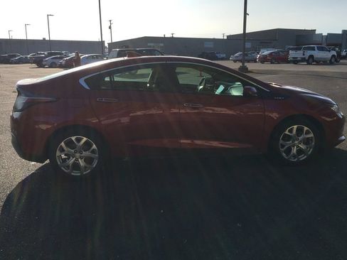 Used 2018 Chevrolet Volt Premier w/ Driver Confidence Package FWD image 7