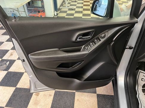 Used 2018 Chevrolet Trax LS image 26
