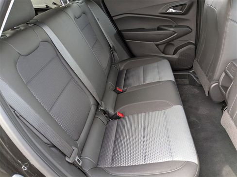 Used 2025 Chevrolet Trax LT w/ LT Convenience Package image 32