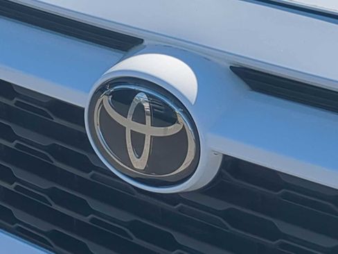 Used 2022 Toyota RAV4 XLE image 12