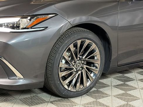 Used 2025 Lexus ES 300h w/ Technology Package image 4