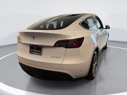 Used 2023 Tesla Model Y Long Range AWD/4WD image 4