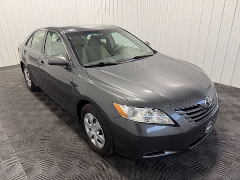 Used 2009 Toyota Camry LE FWD image 3