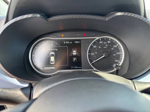 Used 2025 Nissan Versa SV FWD image 33
