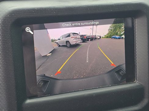 Used 2021 Jeep Gladiator Overland w/ Trailer Tow Package AWD/4WD image 9