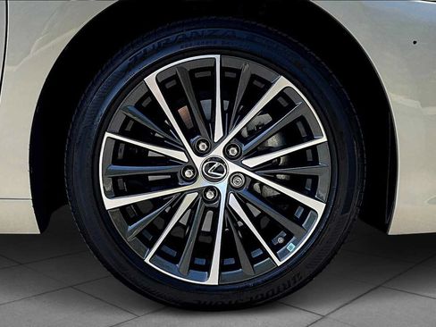Used 2022 Lexus ES 300h w/ Premium Package FWD image 10