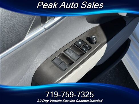 Used 2023 Toyota Camry SE image 12