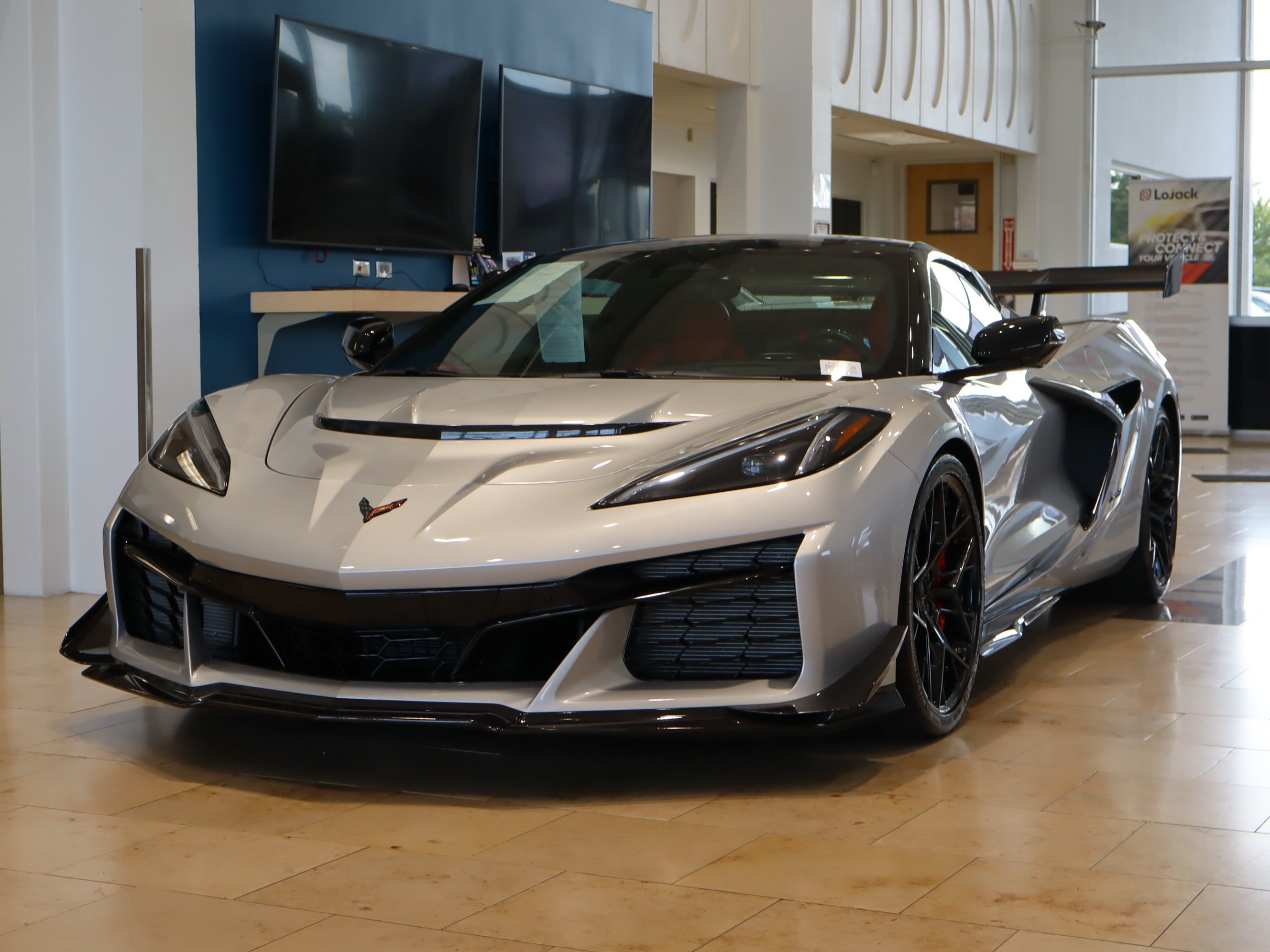 Used 2026 Chevrolet Corvette ZR1 w/ ZR1 Carbon Fiber Aero Package RWD image 5