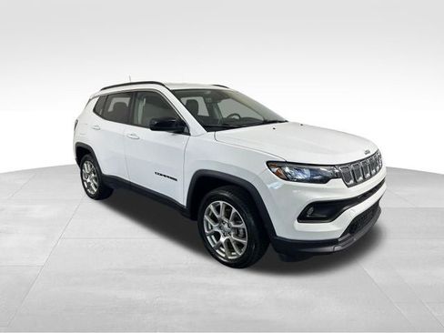 Used 2022 Jeep Compass Latitude AWD/4WD image 8