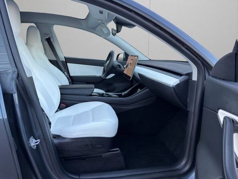 Used 2020 Tesla Model Y Long Range image 13