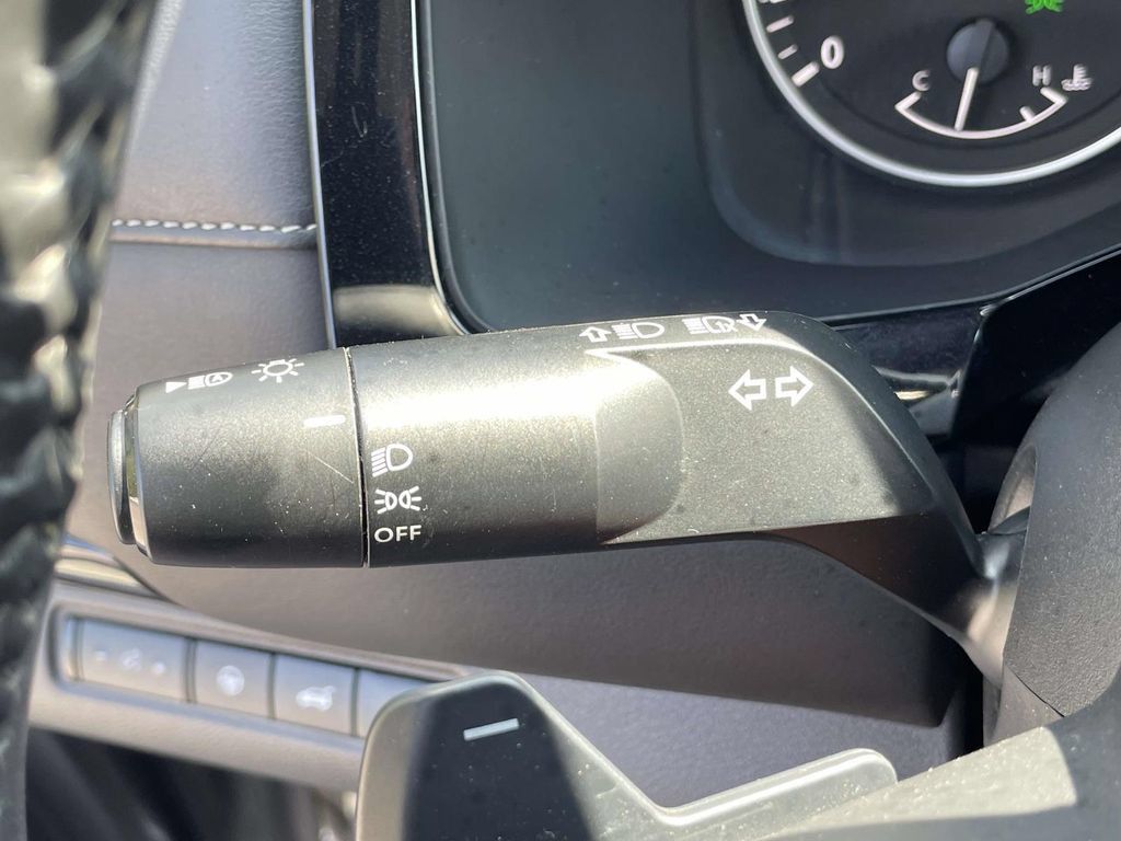 Used 2025 Nissan Pathfinder SV FWD image 30