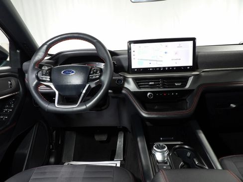 Used 2025 Ford Explorer ST-Line w/ ST-Line Street Pack AWD/4WD image 23