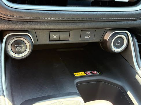 Used 2025 Toyota Grand Highlander AWD image 16