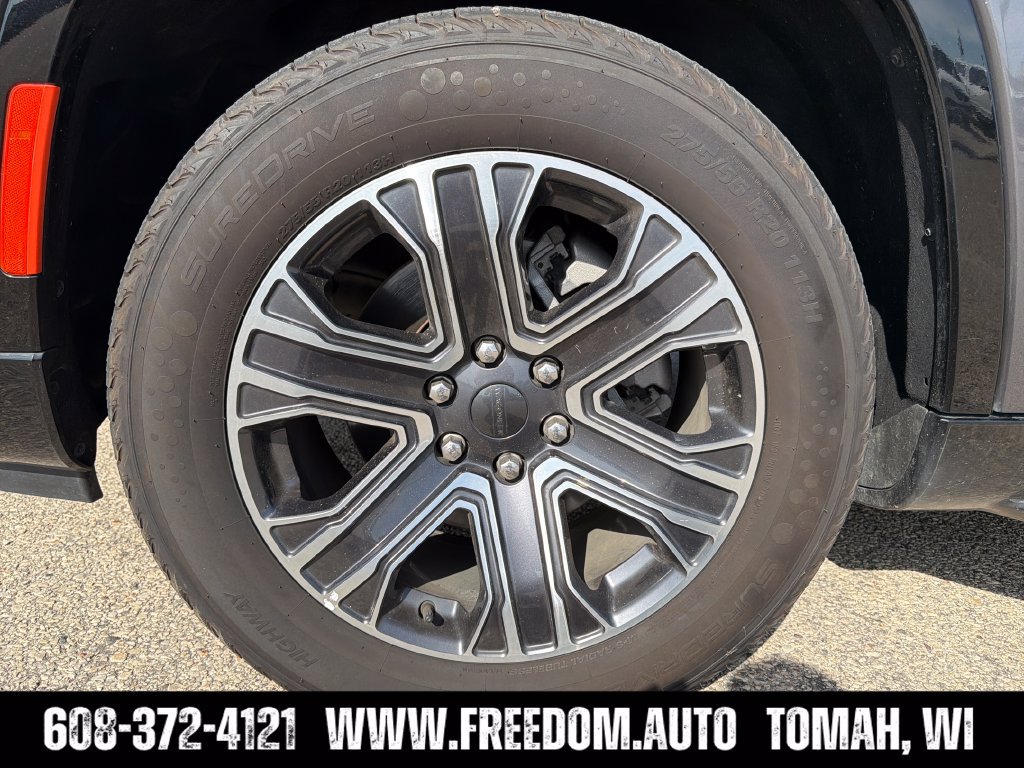 Used 2024 Jeep Wagoneer L Series II w/ Flexible Seating Group AWD/4WD image 13