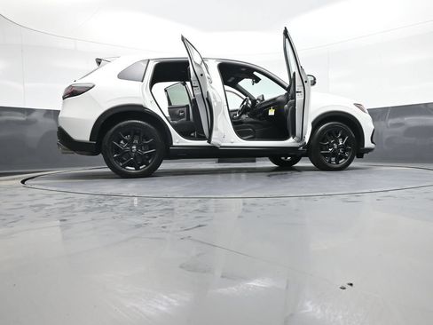 Used 2025 Honda HR-V Sport image 46