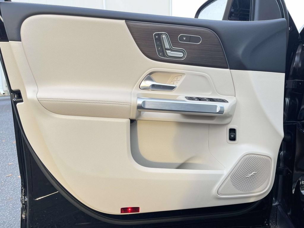 Certified 2026 Mercedes-Benz GLB 250 4MATIC image 10