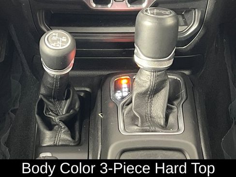 Used 2019 Jeep Wrangler Unlimited Sahara image 13