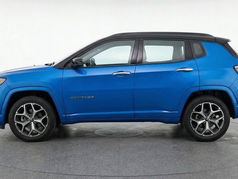Used 2025 Jeep Compass Limited image 5