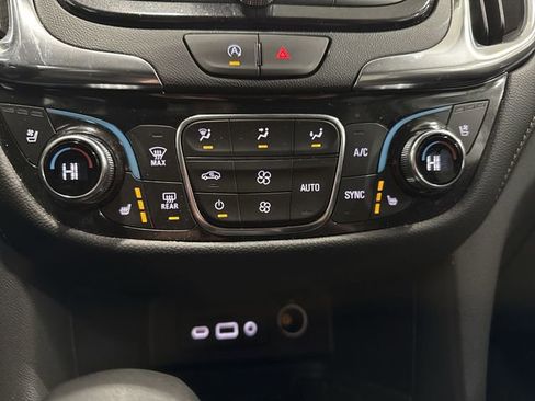 Used 2023 Chevrolet Equinox Premier image 10