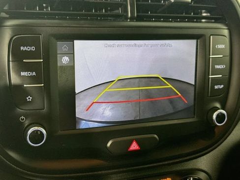 Used 2025 Kia Soul LX w/ LX Technology Package FWD image 13