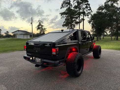 Used 2022 Jeep Gladiator Rubicon w/ Trailer Tow Package AWD/4WD image 12
