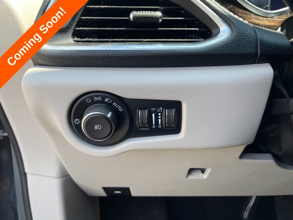 Used 2022 Chrysler Pacifica Limited FWD image 19