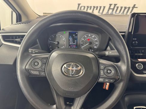Used 2025 Toyota Corolla LE FWD image 10
