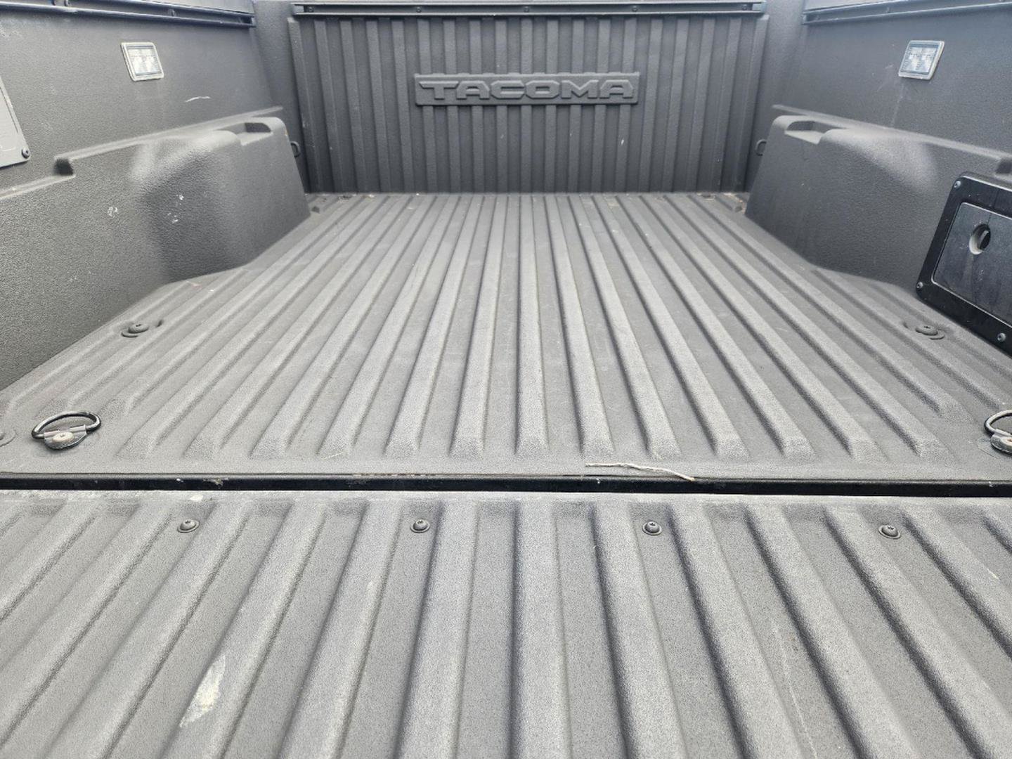 Used 2025 Toyota Tacoma TRD Sport AWD/4WD image 32