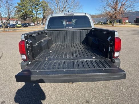 Used 2019 Toyota Tacoma TRD Off-Road image 13