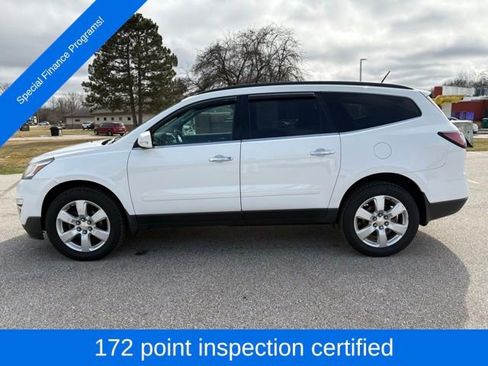 Used 2017 Chevrolet Traverse LT w/ Style and Technology Package image 3