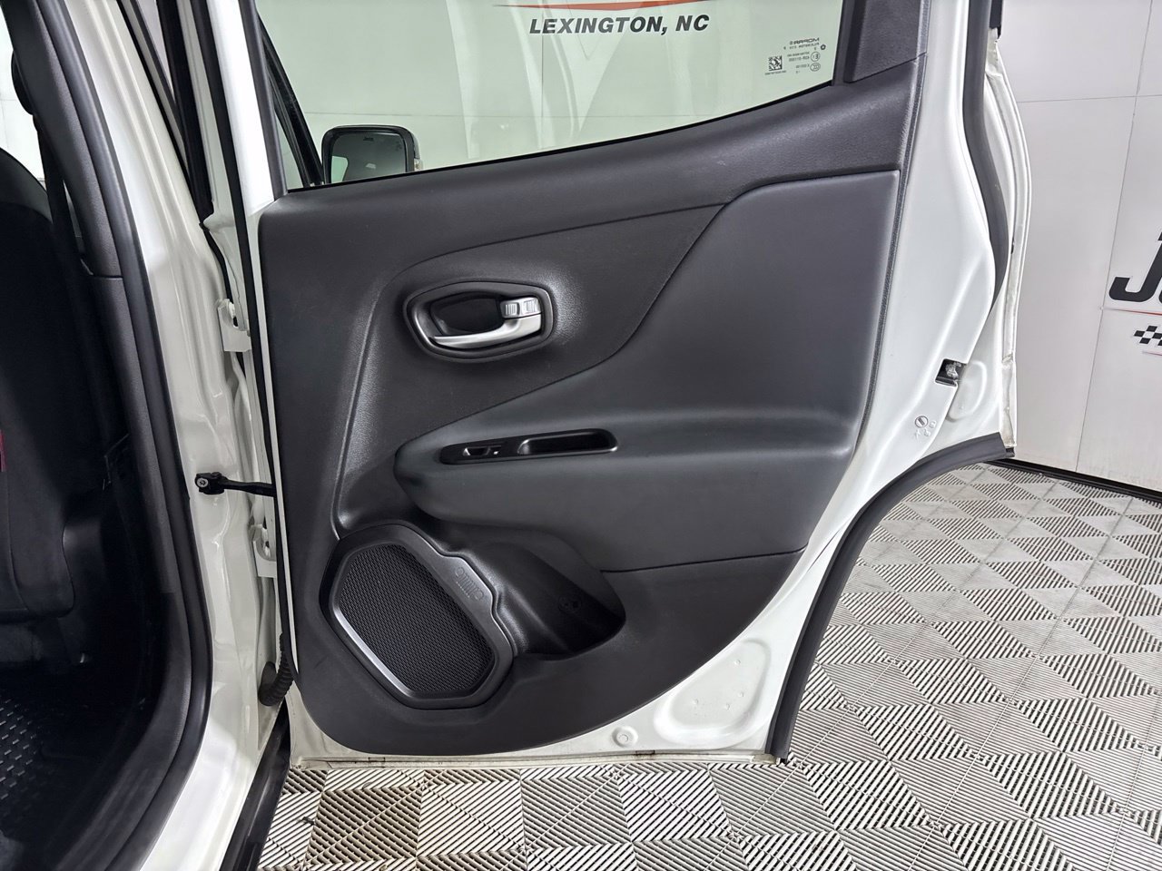 Used 2022 Jeep Renegade Trailhawk AWD/4WD image 28