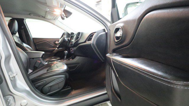 Used 2020 Jeep Cherokee Latitude Plus w/ Comfort/Convenience Group FWD image 10