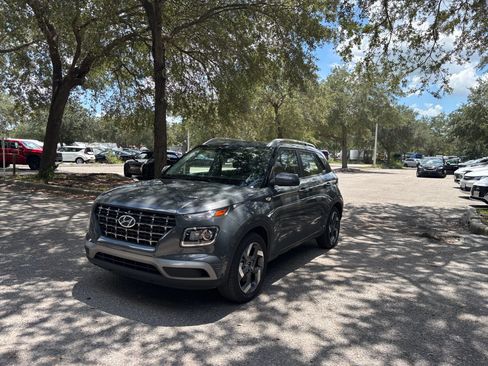 Used 2025 Hyundai Venue SEL FWD image 10