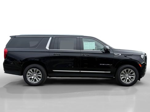 Used 2023 GMC Yukon XL Denali image 6