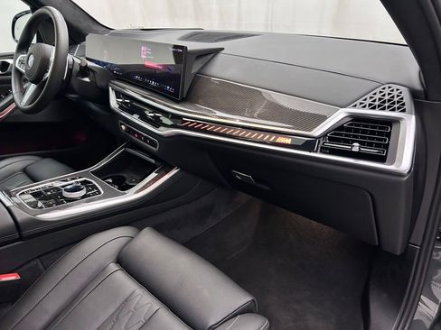 Used 2025 BMW X5 M60i AWD/4WD image 19