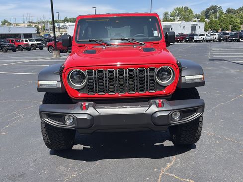 Used 2025 Jeep Wrangler Unlimited Rubicon AWD/4WD image 3