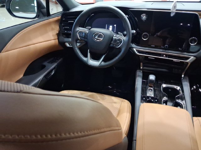 Used 2025 Lexus RX 350 FWD w/ Technology Package image 8