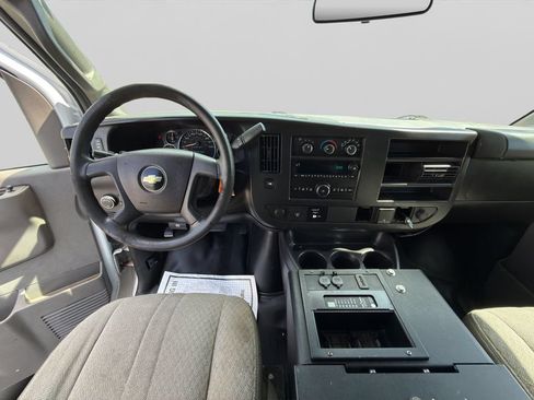 Used 2017 Chevrolet Express 2500 RWD image 25