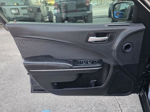 Used 2018 Dodge Charger SXT RWD image 17
