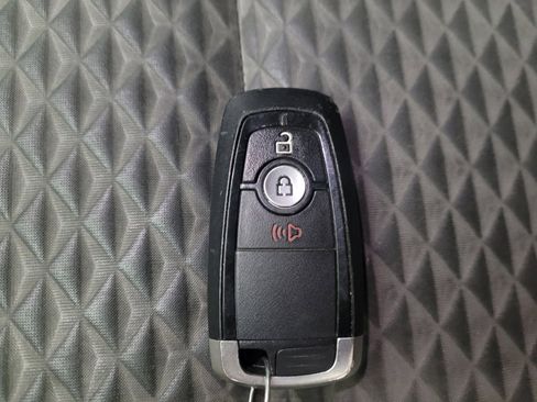 Used 2020 Ford Escape SE image 32