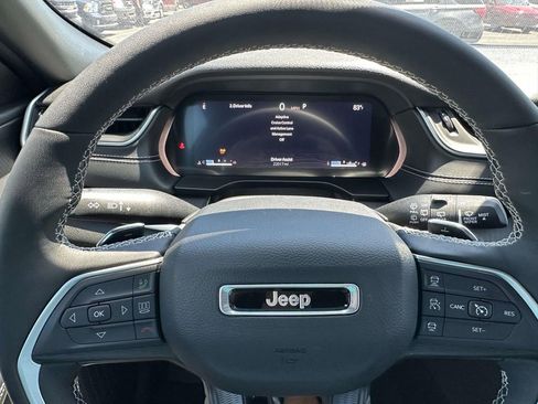 Used 2024 Jeep Grand Cherokee Laredo w/ Luxury Tech Group I AWD/4WD image 20