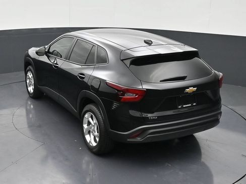 Used 2024 Chevrolet Trax LS w/ LS Convenience Package FWD image 14