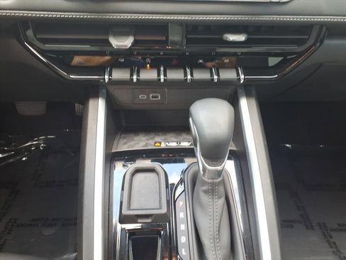 Used 2024 Chevrolet Colorado LT w/ LT Convenience Package III RWD image 30