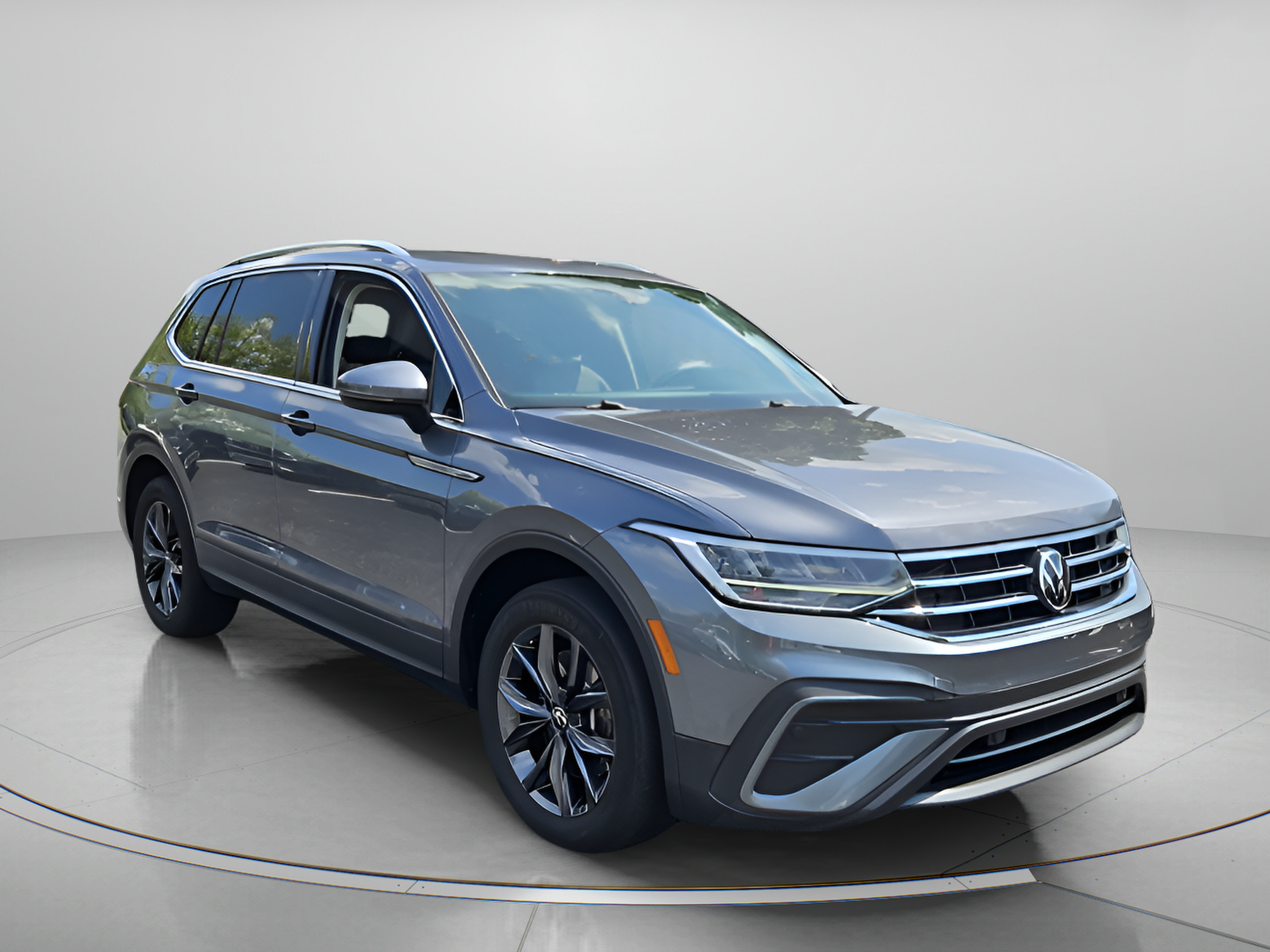 Certified 2023 Volkswagen Tiguan SE w/ Panoramic Sunroof Package FWD image 7