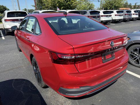 New 2026 Volkswagen Jetta SE FWD image 5