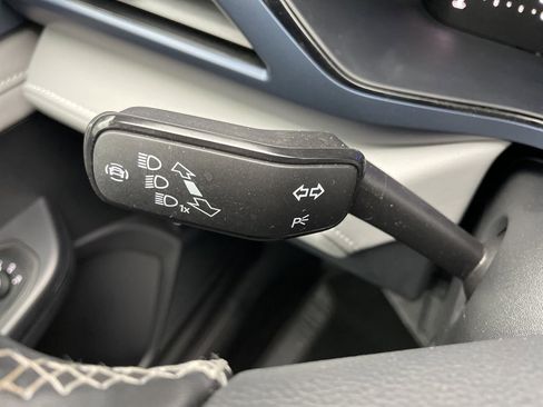 Used 2024 Volkswagen Taos SE image 27