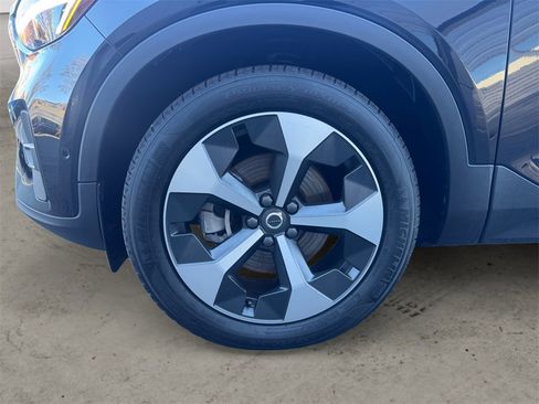 Certified 2025 Volvo XC40 B5 Plus image 7