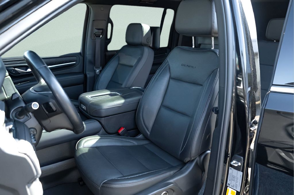 Used 2024 GMC Yukon XL Denali w/ Denali Reserve Package RWD image 15