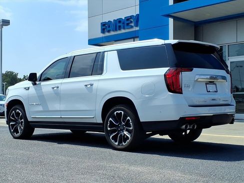 Used 2023 GMC Yukon XL Denali w/ Denali Reserve Package image 3