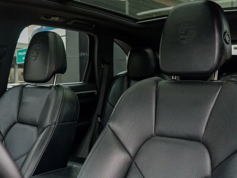 Used 2016 Porsche Cayenne S image 23
